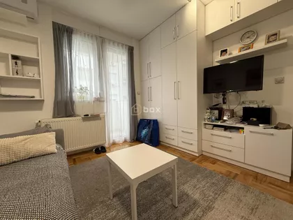 Crveni Pevac | 4zida.rs