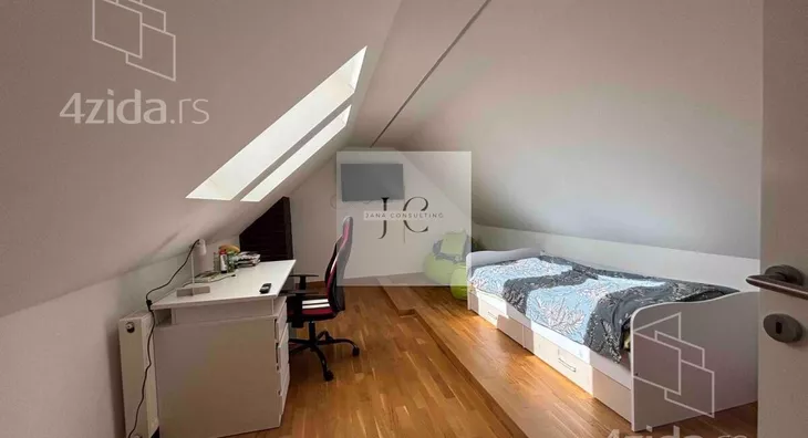 Petosoban stan | 4zida