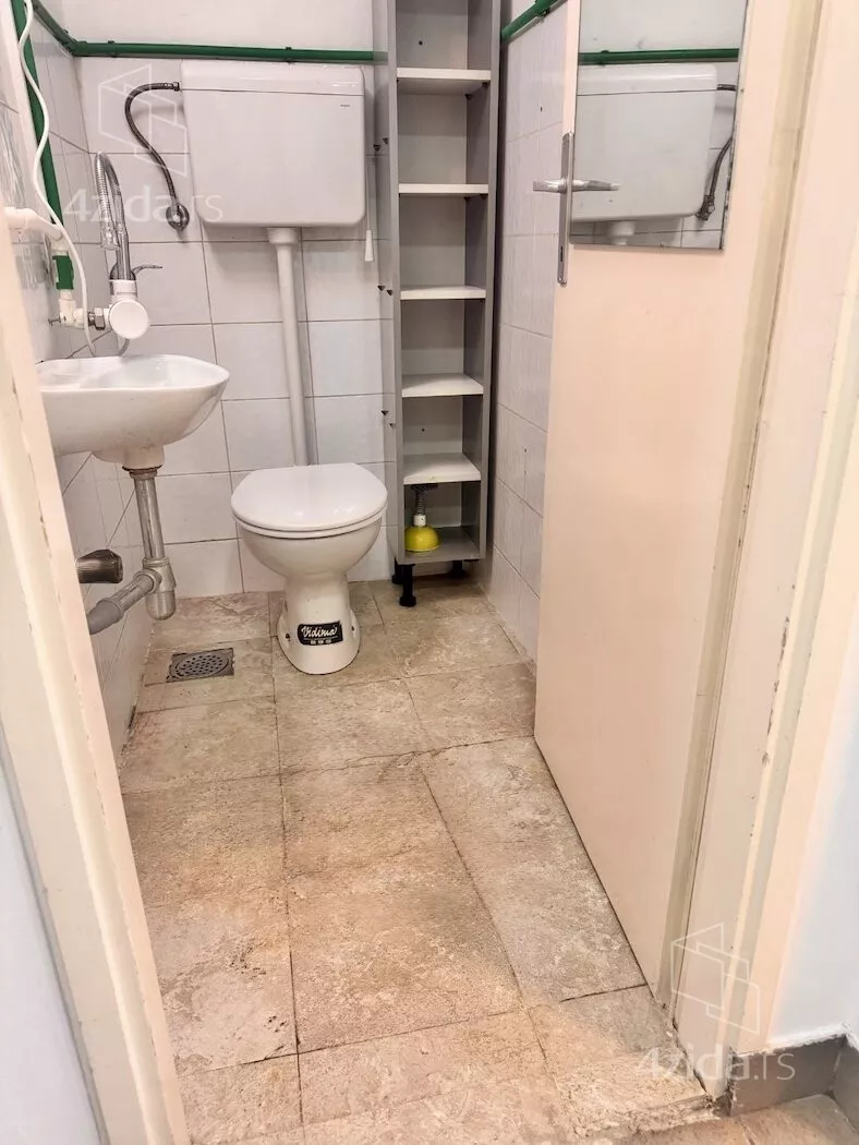 Poslovna zgrada | 4zida