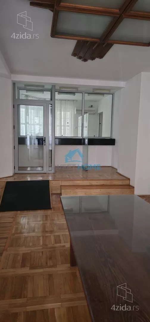 Poslovna zgrada | 4zida