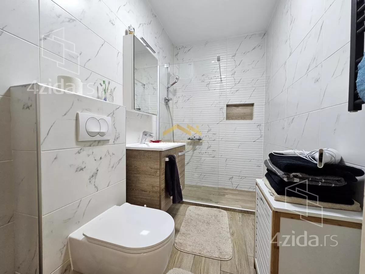 Petosoban stan | 4zida