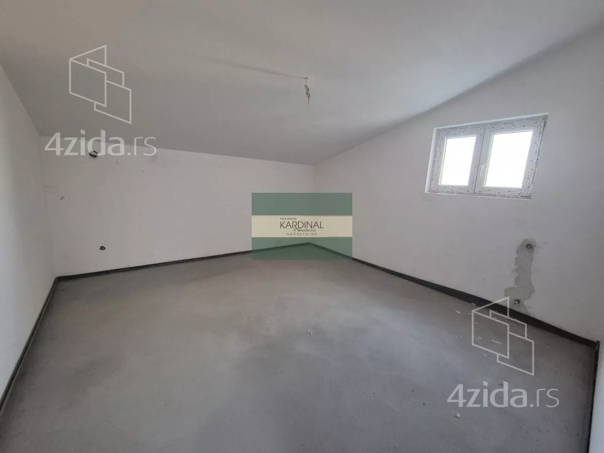 Šestosoban stan | 4zida