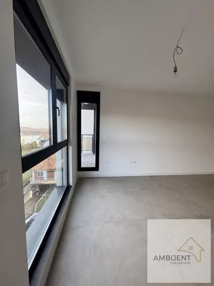 Stari Banovci | 4zida.rs