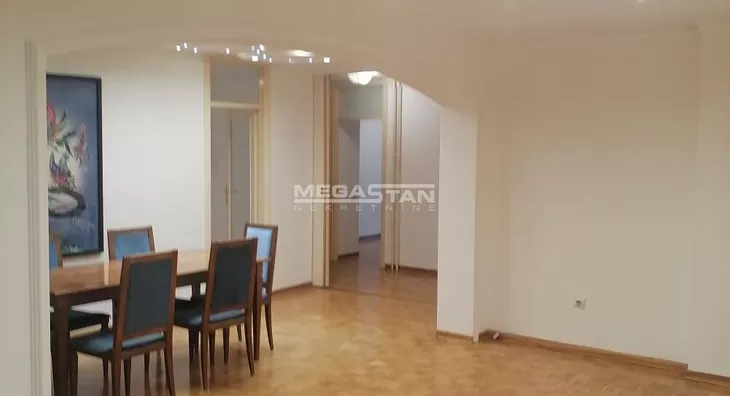 Četvoroiposoban stan | 4zida