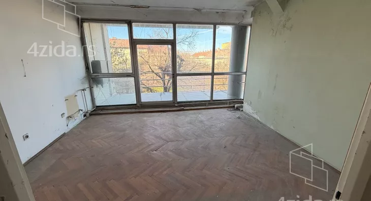 Poslovna zgrada | 4zida