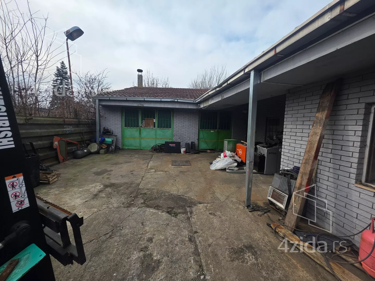 Poslovna zgrada | 4zida