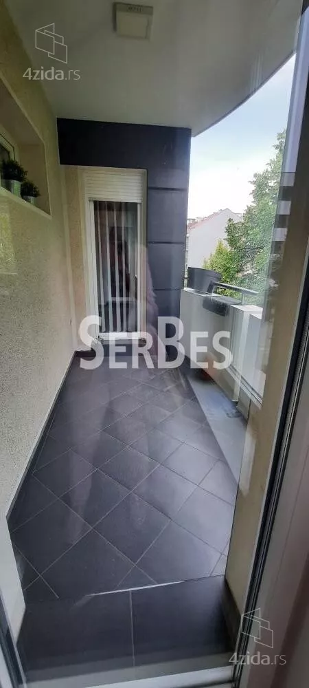 Petosoban stan | 4zida