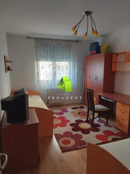 Crveni Pevac | 4zida.rs
