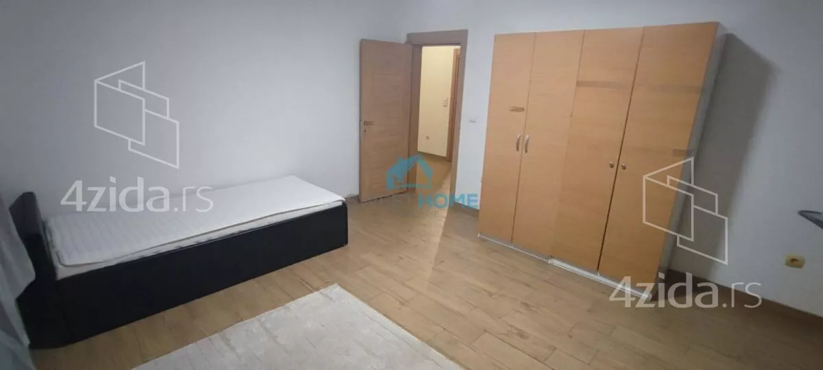 Četvoroiposoban stan | 4zida