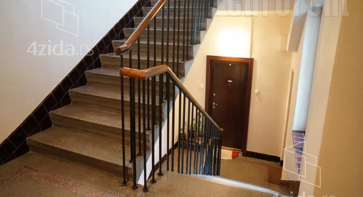 Četvoroiposoban stan | 4zida