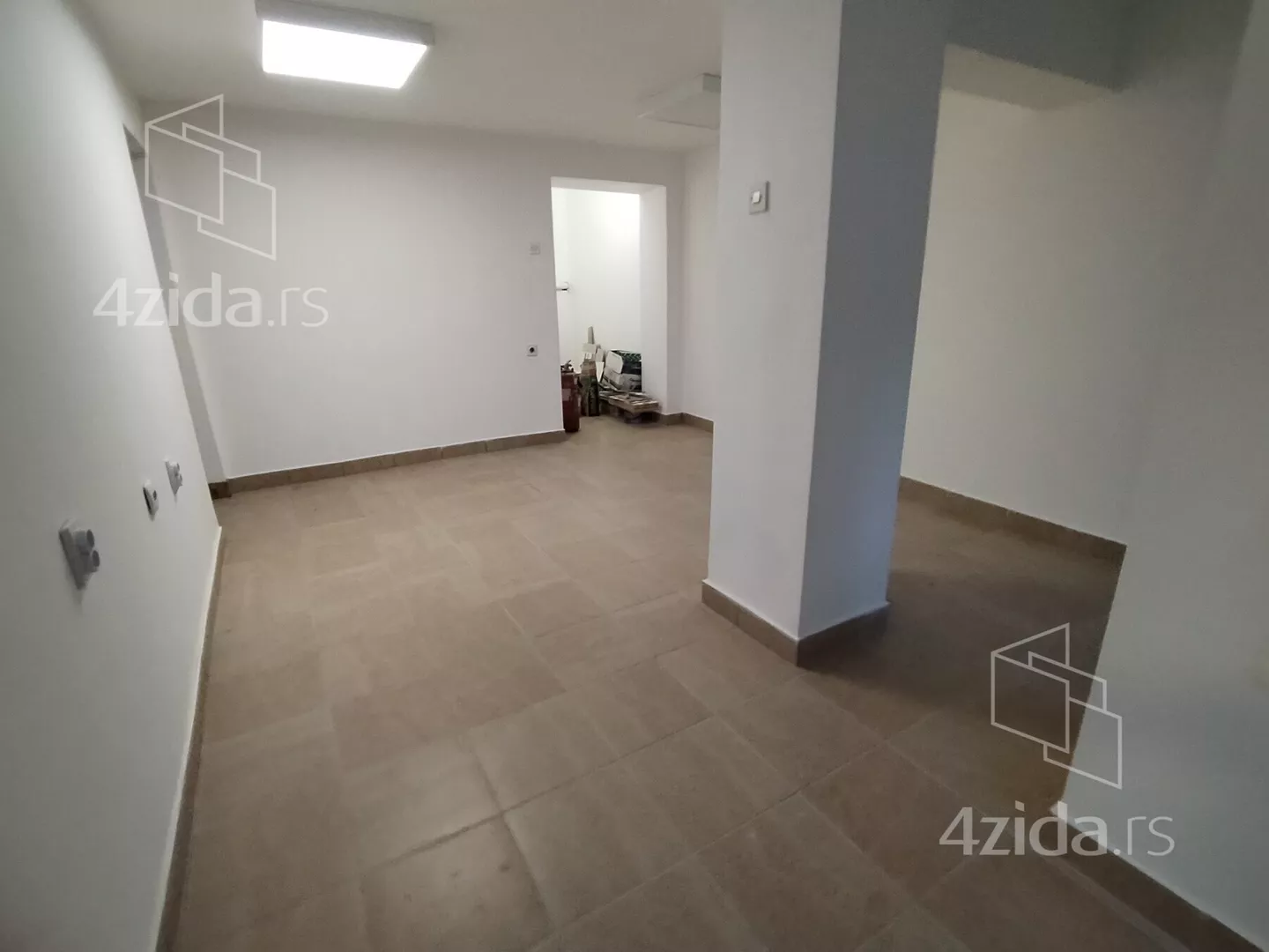 Poslovni prostor | 4zida