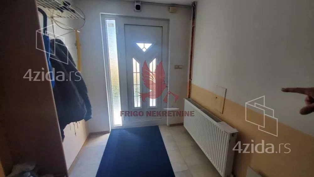 Šestoiposoban stan | 4zida