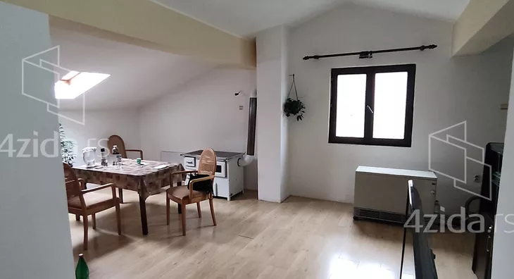 3-etažna kuća | 4zida
