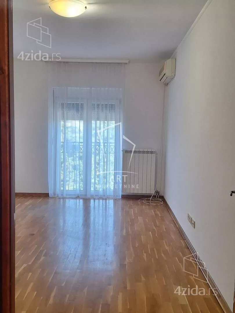 Šestosoban stan | 4zida