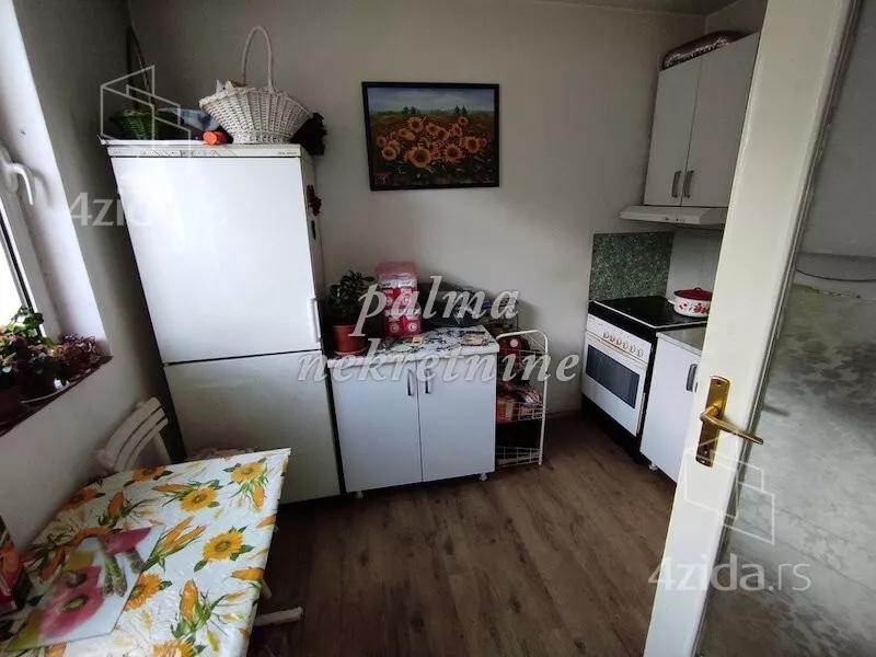 Poslovna zgrada | 4zida