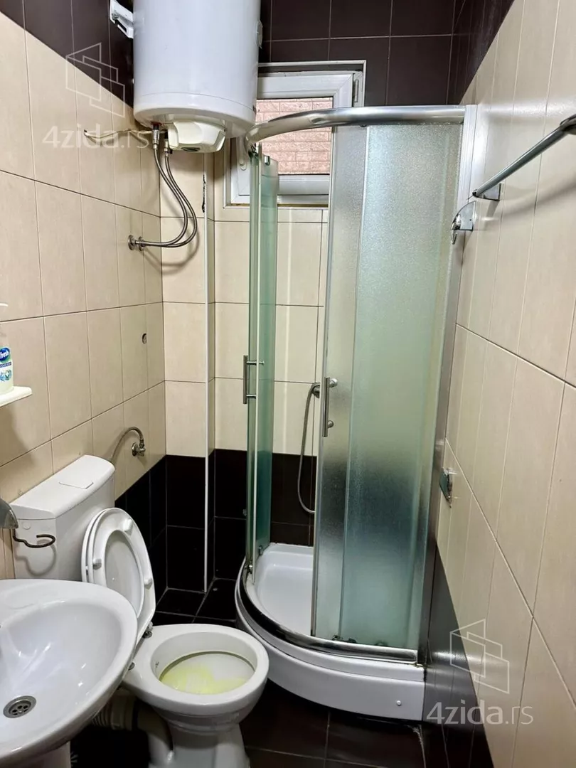 Poslovna zgrada | 4zida