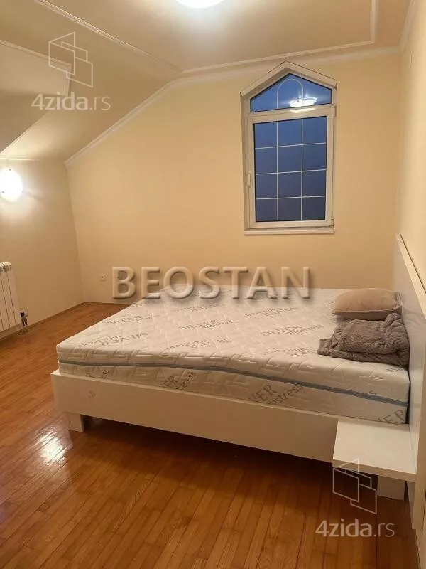 Šestosoban stan | 4zida