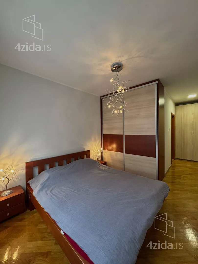 Četvoroiposoban stan | 4zida