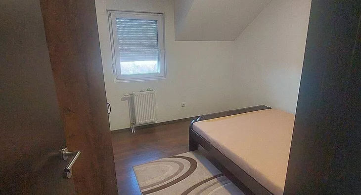 Četvoroiposoban stan | 4zida