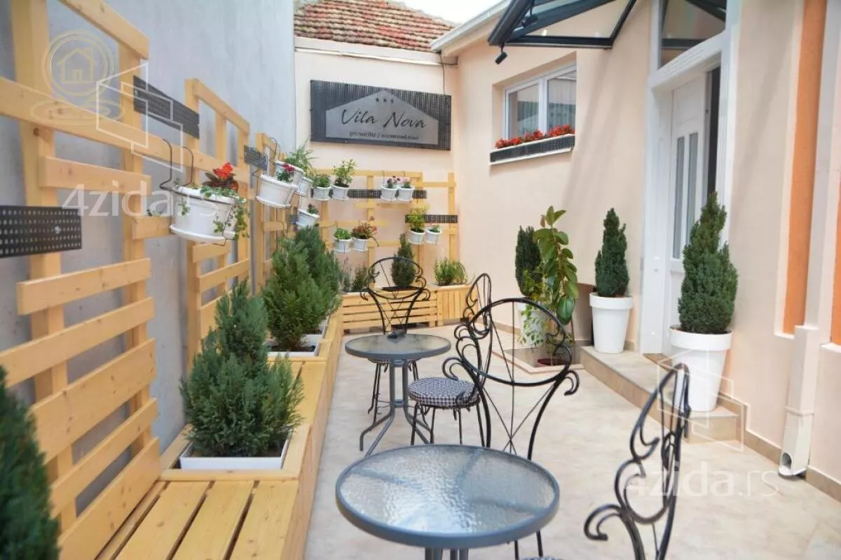 Poslovna zgrada | 4zida