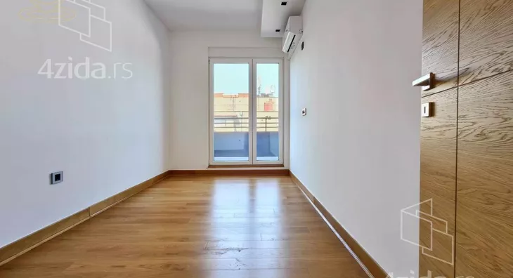 Četvoroiposoban stan | 4zida