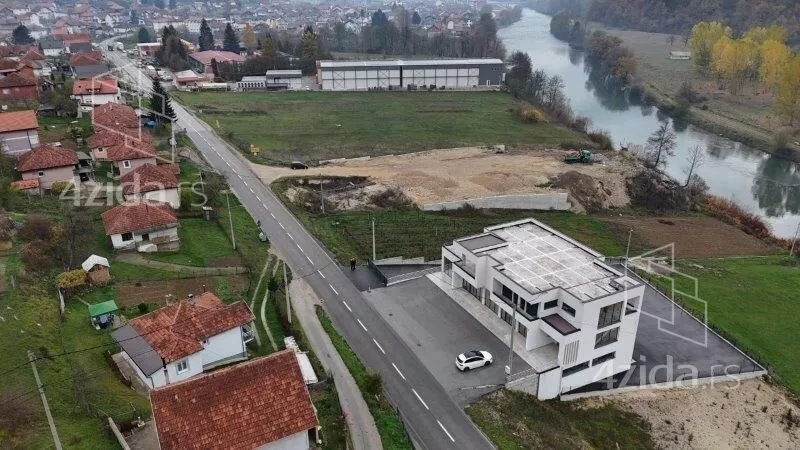 Poslovna zgrada | 4zida