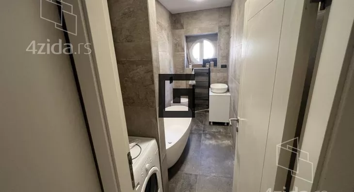 Četvoroiposoban stan | 4zida