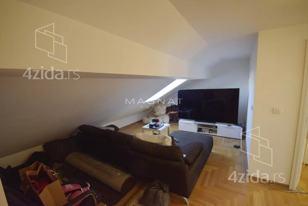 Četvoroiposoban stan | 4zida