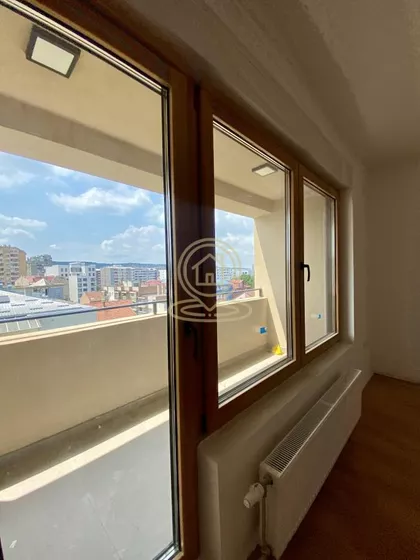 Crveni Pevac | 4zida.rs