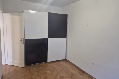 Zahumska bb | 4zida.rs