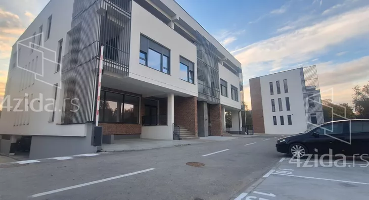 Petosoban stan | 4zida