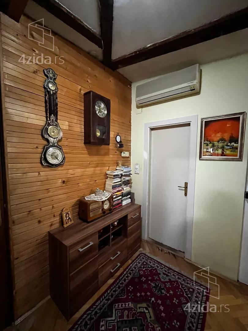 Šestosoban stan | 4zida