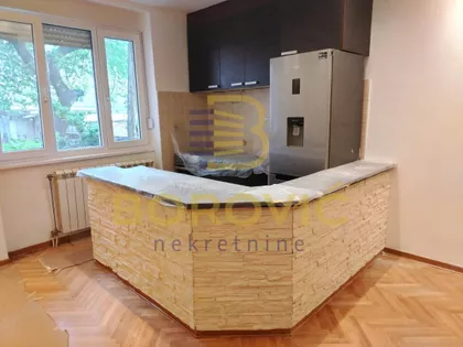 Crveni Krst Vračar | 4zida.rs