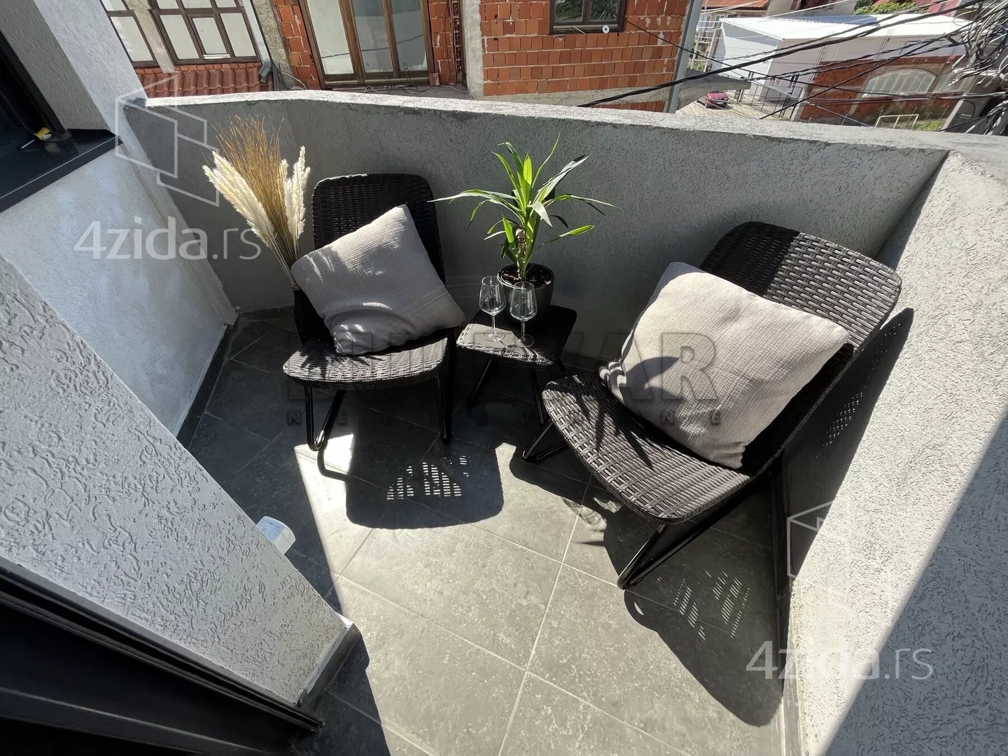 Jednoiposoban stan | 4zida