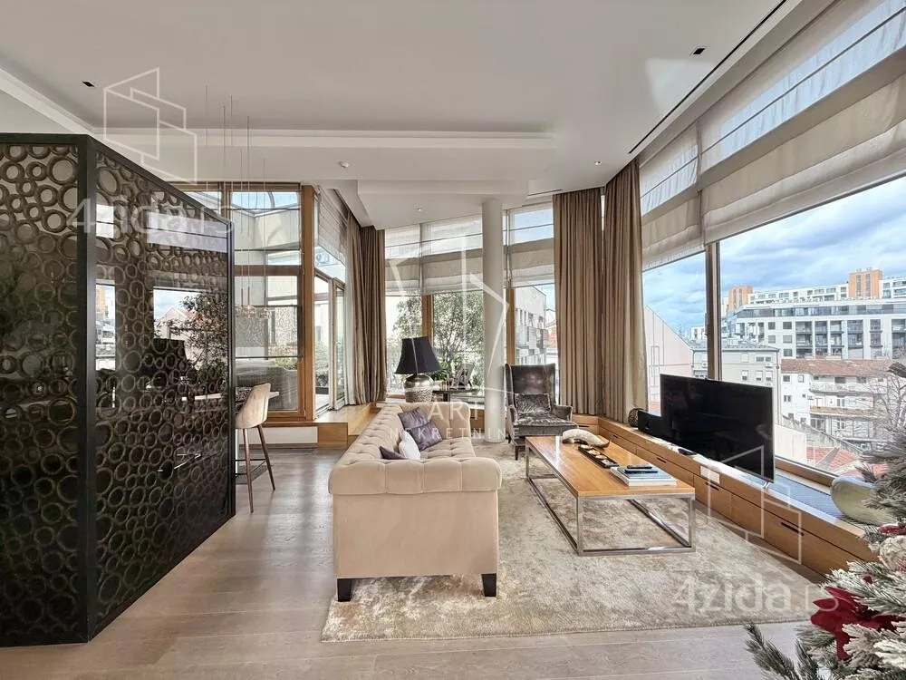 Šestoiposoban stan | 4zida