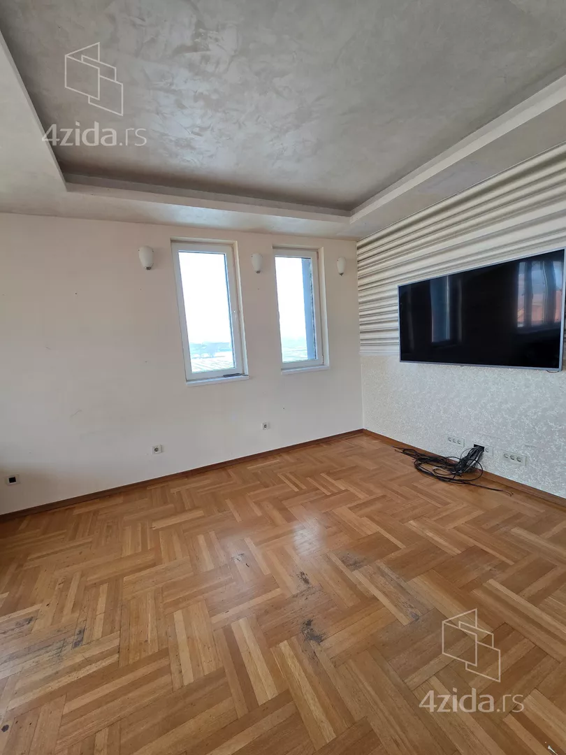 Šestosoban stan | 4zida