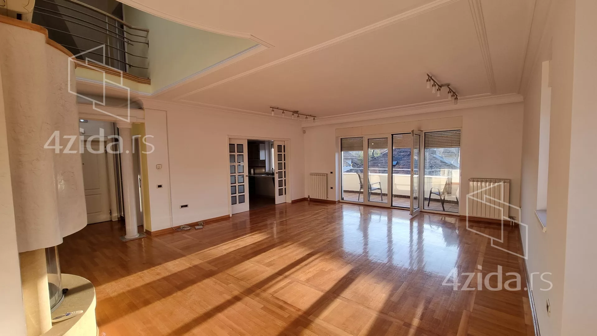 Šestoiposoban stan | 4zida