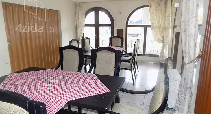 Poslovna zgrada | 4zida