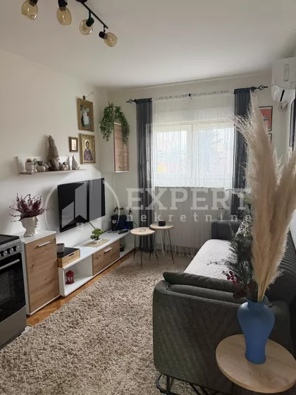 Radnih brigada | 4zida.rs