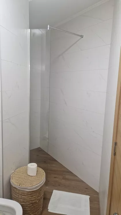 Lasla Gala | 4zida.rs