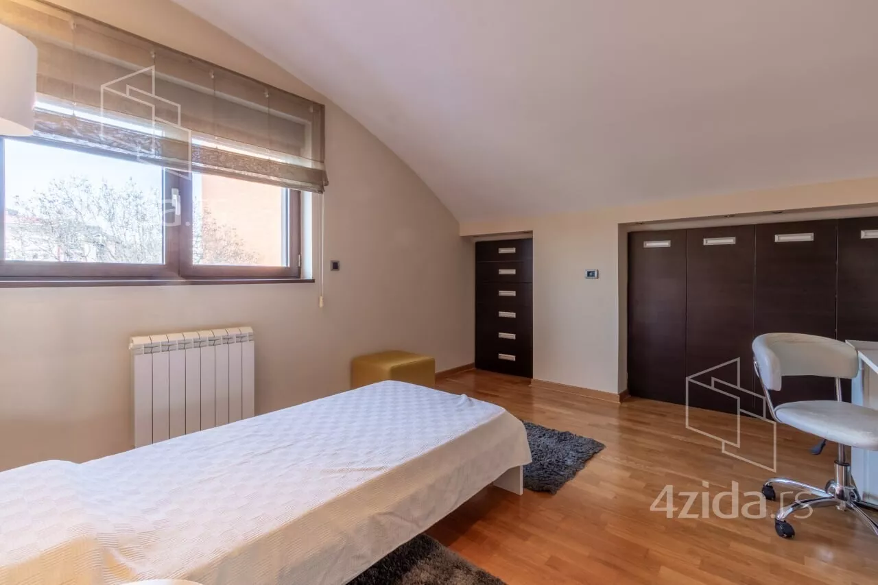 Petosoban stan | 4zida