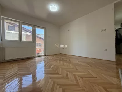 Dom Zdravlja | 4zida.rs