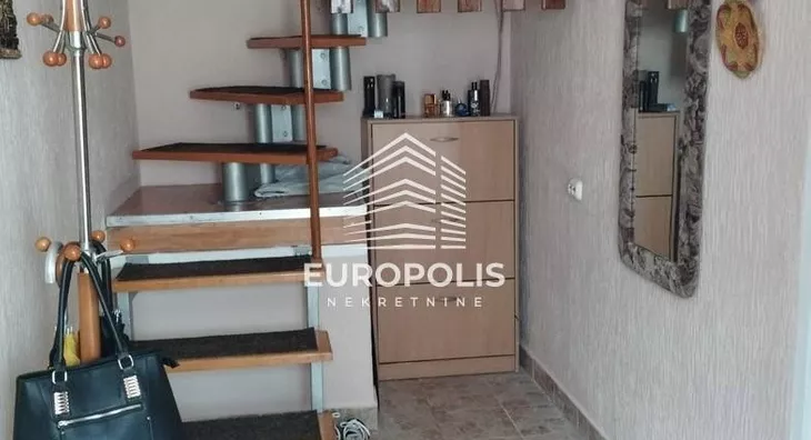 Šestosoban stan | 4zida