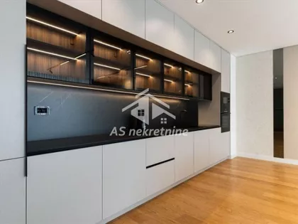 Vukov Spomenik | 4zida.rs