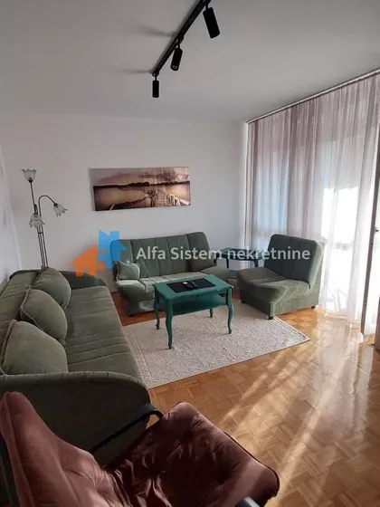Vukov Spomenik | 4zida.rs