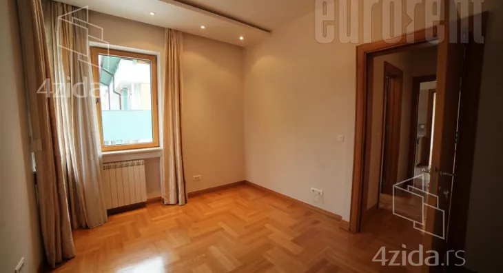 Petoiposoban stan | 4zida