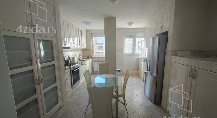 Petosoban stan | 4zida