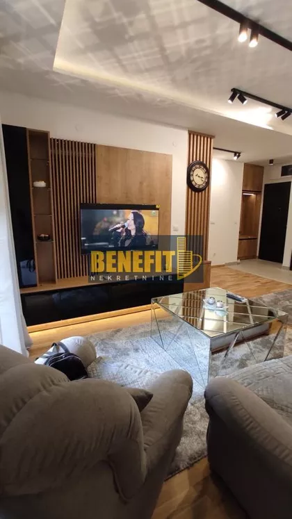 Vukov Spomenik | 4zida.rs