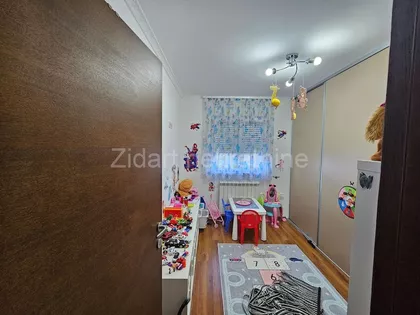 Stari Banovci | 4zida.rs