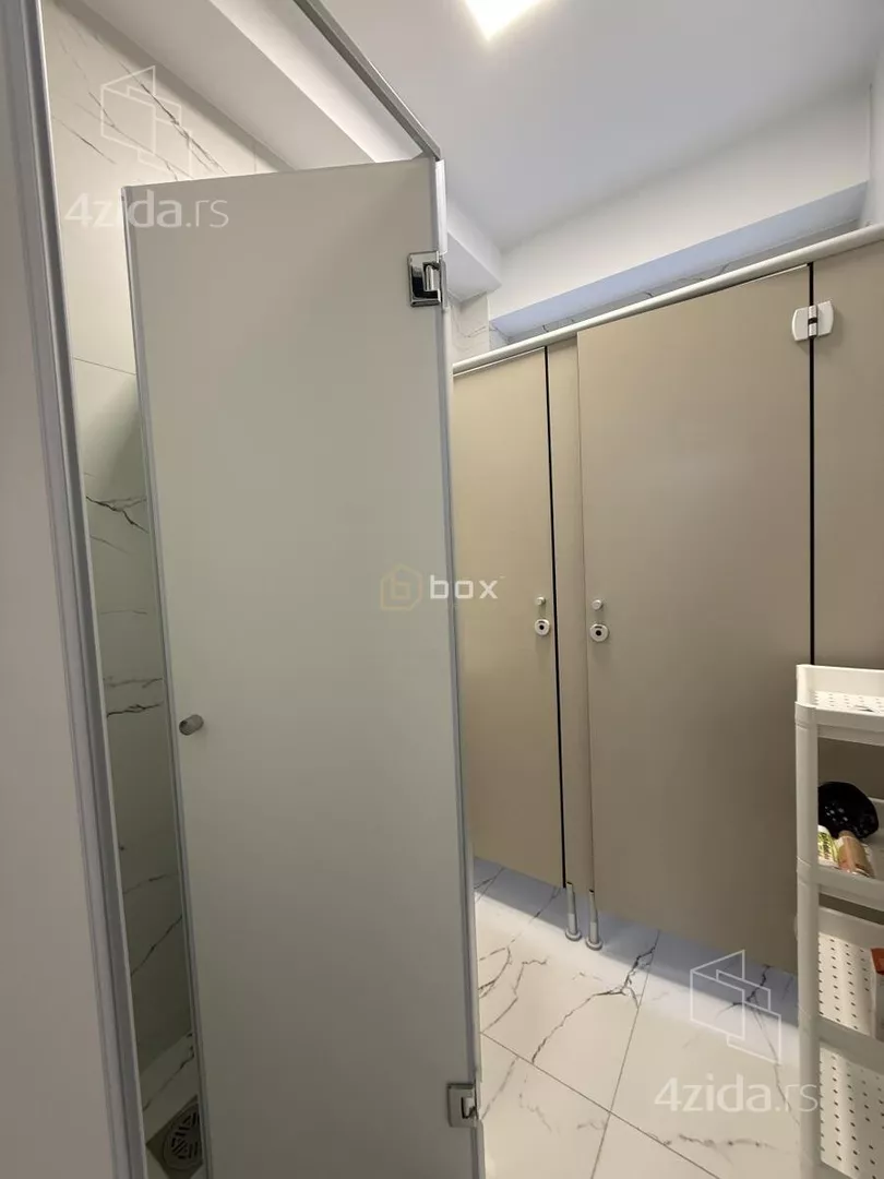 Poslovna zgrada | 4zida